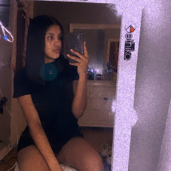 Meet your Posher, Leslie - Picture 1 of 1